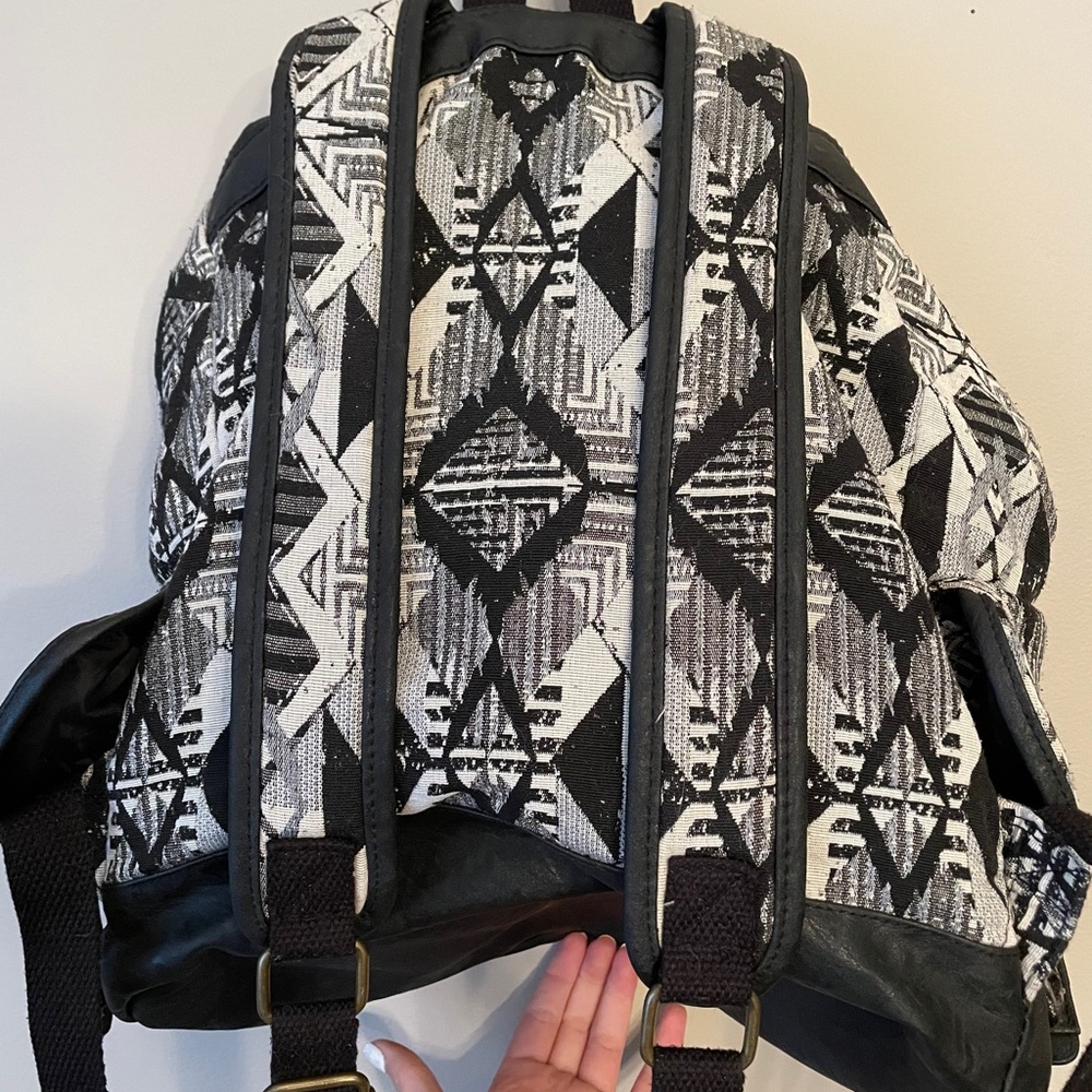 Pattern Backpack - Picture 2 of 7